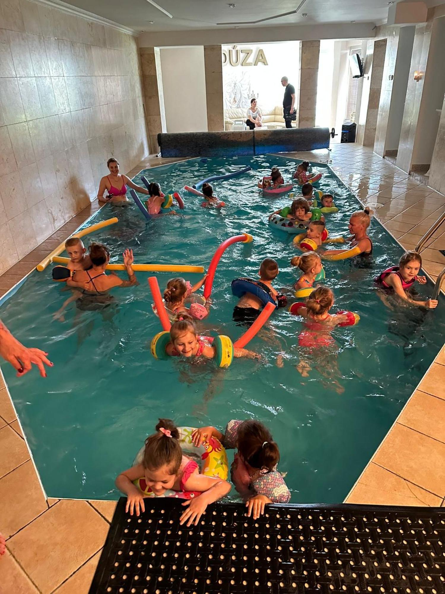 Meduza Wellness Spa S Ubytovanim フロホヴェック エクステリア 写真