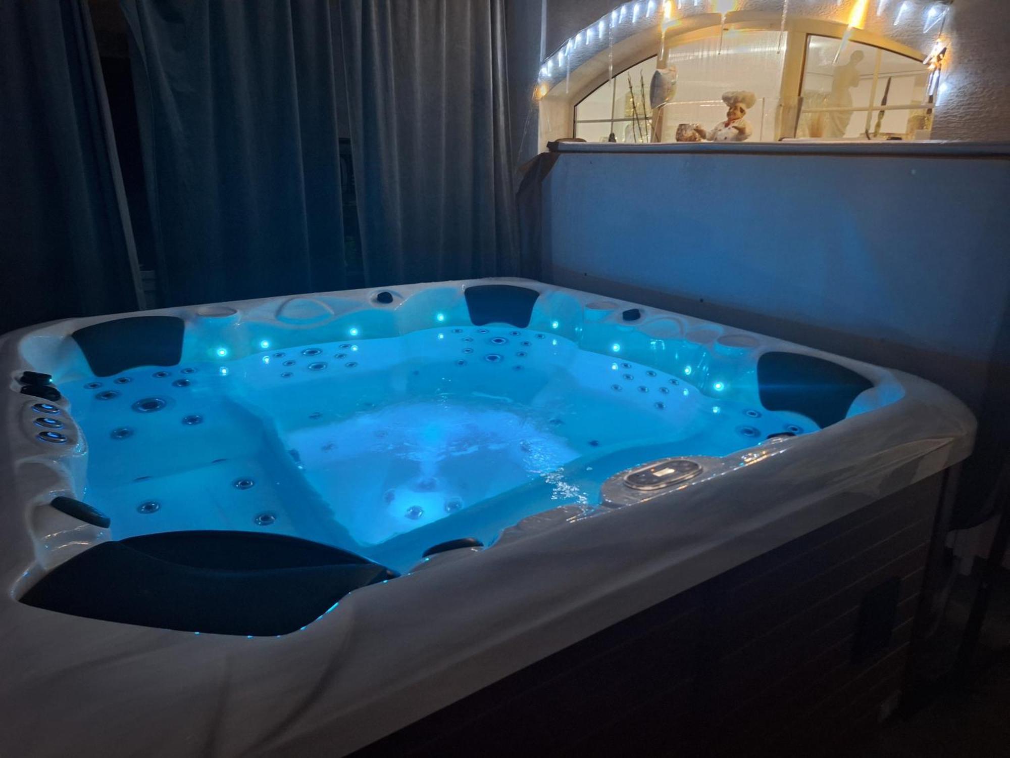 Meduza Wellness Spa S Ubytovanim フロホヴェック エクステリア 写真