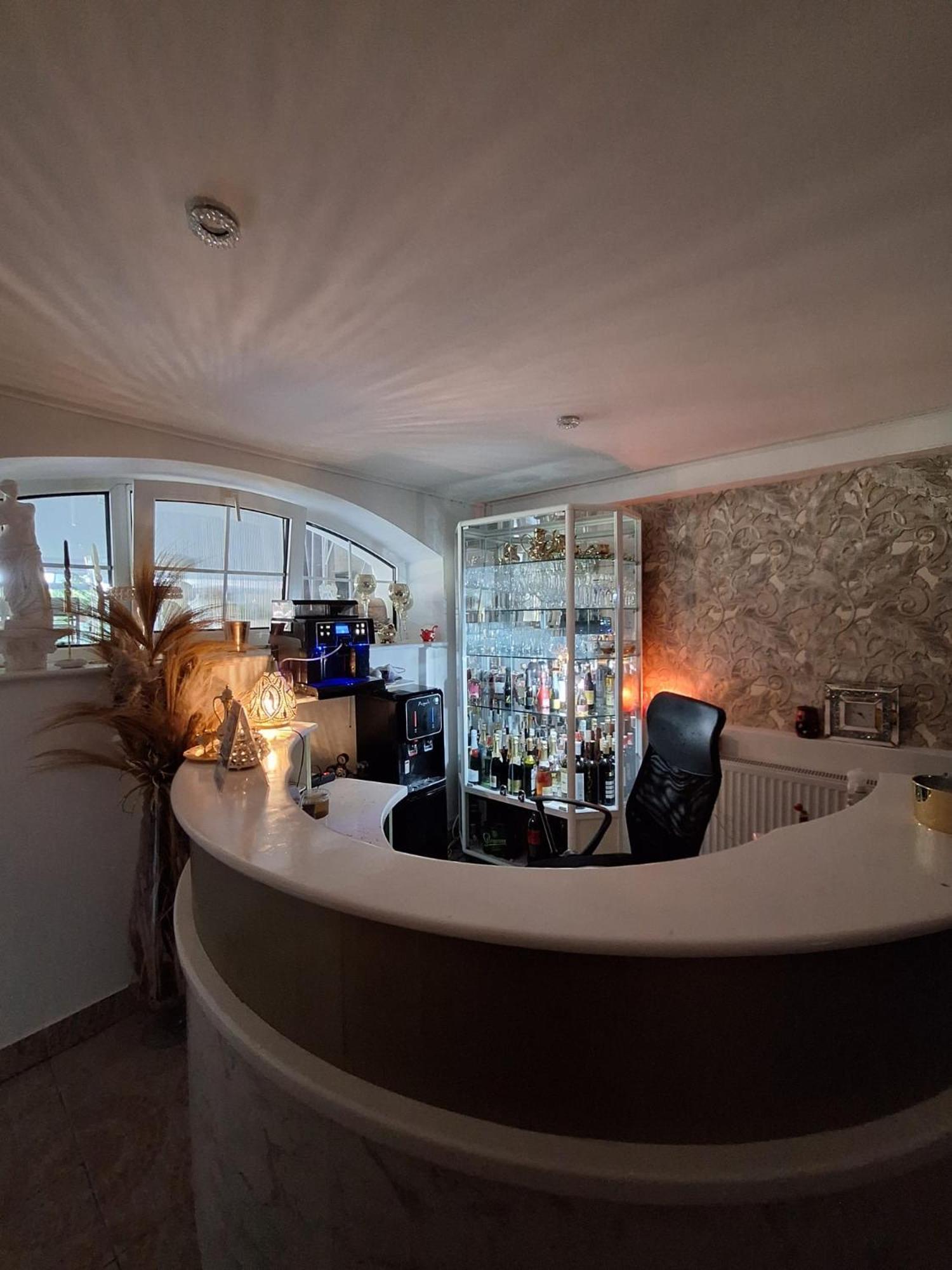 Meduza Wellness Spa S Ubytovanim フロホヴェック エクステリア 写真