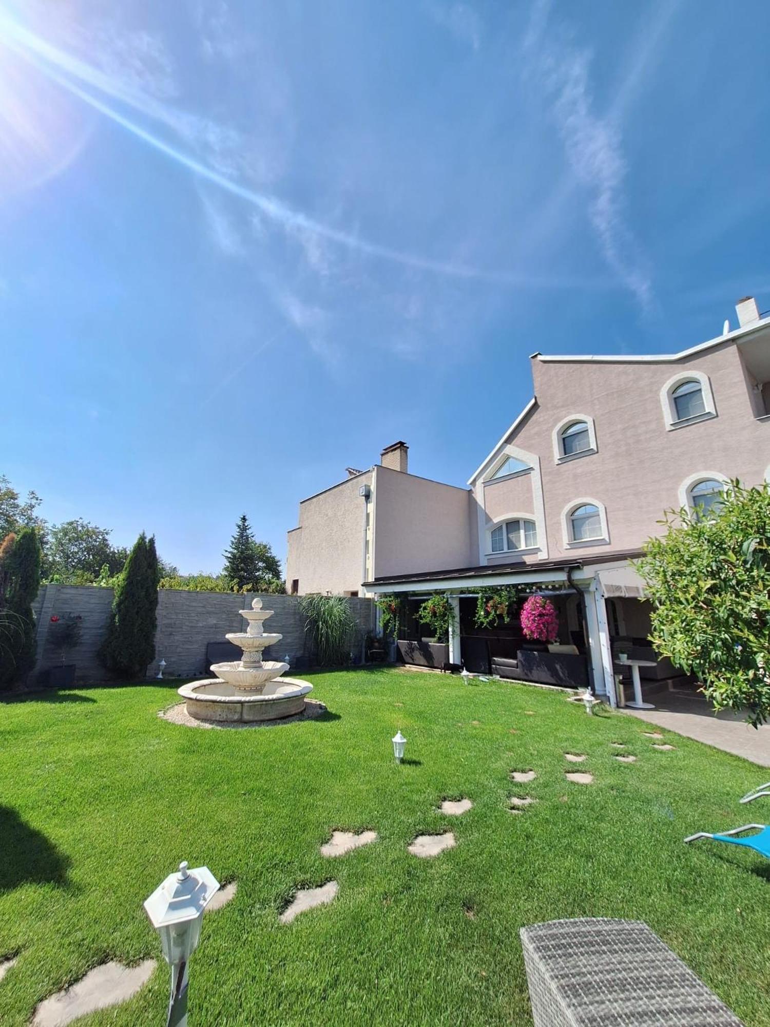 Meduza Wellness Spa S Ubytovanim フロホヴェック エクステリア 写真